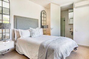 5 Schlafzimmer, Schreibtisch, Bügeleisen/Bügelbrett, WLAN