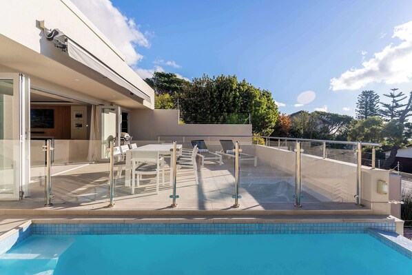 Pool - Ravensteyn Villa - Lux villa with Sea Views & Pool (Cape Town)