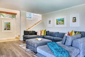 TV, caminetto, studio