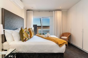 5 bedrooms, desk, iron/ironing board, WiFi