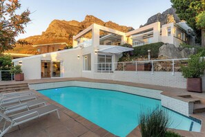 Pool - Bella Riposa - Camps Bay Fam Villa, Pool, Hot Tub (Cape Town)