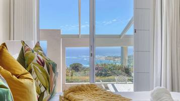 5 bedrooms, desk, iron/ironing board, WiFi
