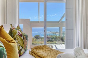 5 bedrooms, desk, iron/ironing board, WiFi