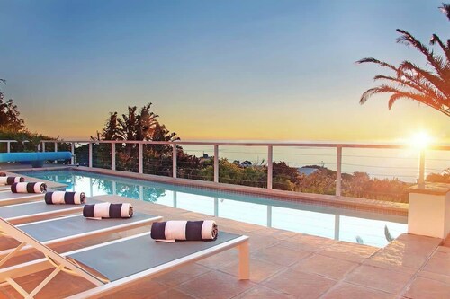 Rontree Camps Bay - Home with Pool & Ocean Views