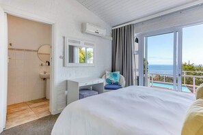3 bedrooms, desk, iron/ironing board, WiFi - Rontree Camps Bay - Home with Pool & Ocean Views (Cape Town)