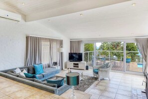 TV, lareira, escritórios