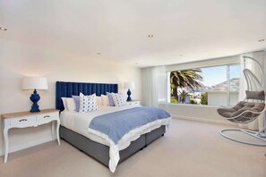3 bedrooms, desk, iron/ironing board, WiFi - Summer Place Camps Bay - Newly Renovated Townhouse (Cape Town)