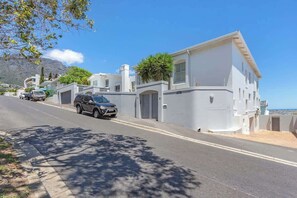 Exterior - Summer Place Camps Bay - Newly Renovated Townhouse (Cape Town)