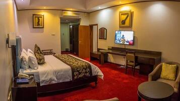 Junior Suite | Peti besi dalam bilik, langsir/tirai gelap terus