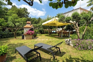 Property grounds - Quiet location, 3 persons, air-conditioned, garden with barbecue (Porec)