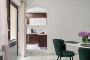 Dining - Quiet location, 3 persons, air-conditioned, garden with barbecue (Porec)