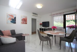 Smart TV - Quiet location, 3 persons, air-conditioned, garden with barbecue (Porec)