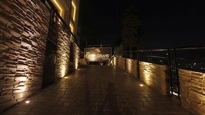Property entrance - The Cedar Grand Hotel & Spa (Shimla)