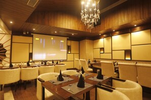 Restaurant - The Cedar Grand Hotel & Spa (Shimla)
