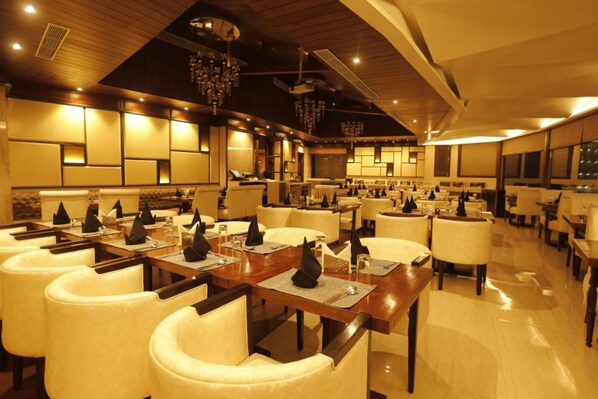 Restaurant - The Cedar Grand Hotel & Spa (Shimla)