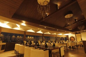 Restaurant - The Cedar Grand Hotel & Spa (Shimla)