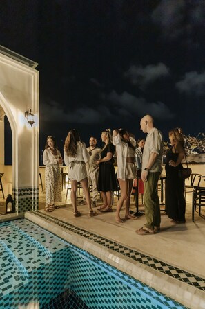 Poolside bar