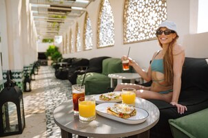 Thức ăn và đồ uống