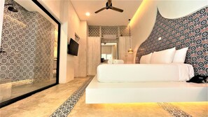 Garden Pool View King | Egyptinpuuvillaiset lakanat, ylelliset vuodevaatteet, minibaari