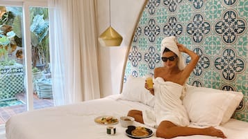 Egyptian cotton sheets, premium bedding, minibar, in-room safe