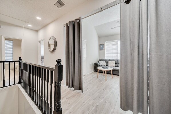 Interior - Grand 6BR/2.5B Home with Pool, Grill & Game Room (Grand Prairie)