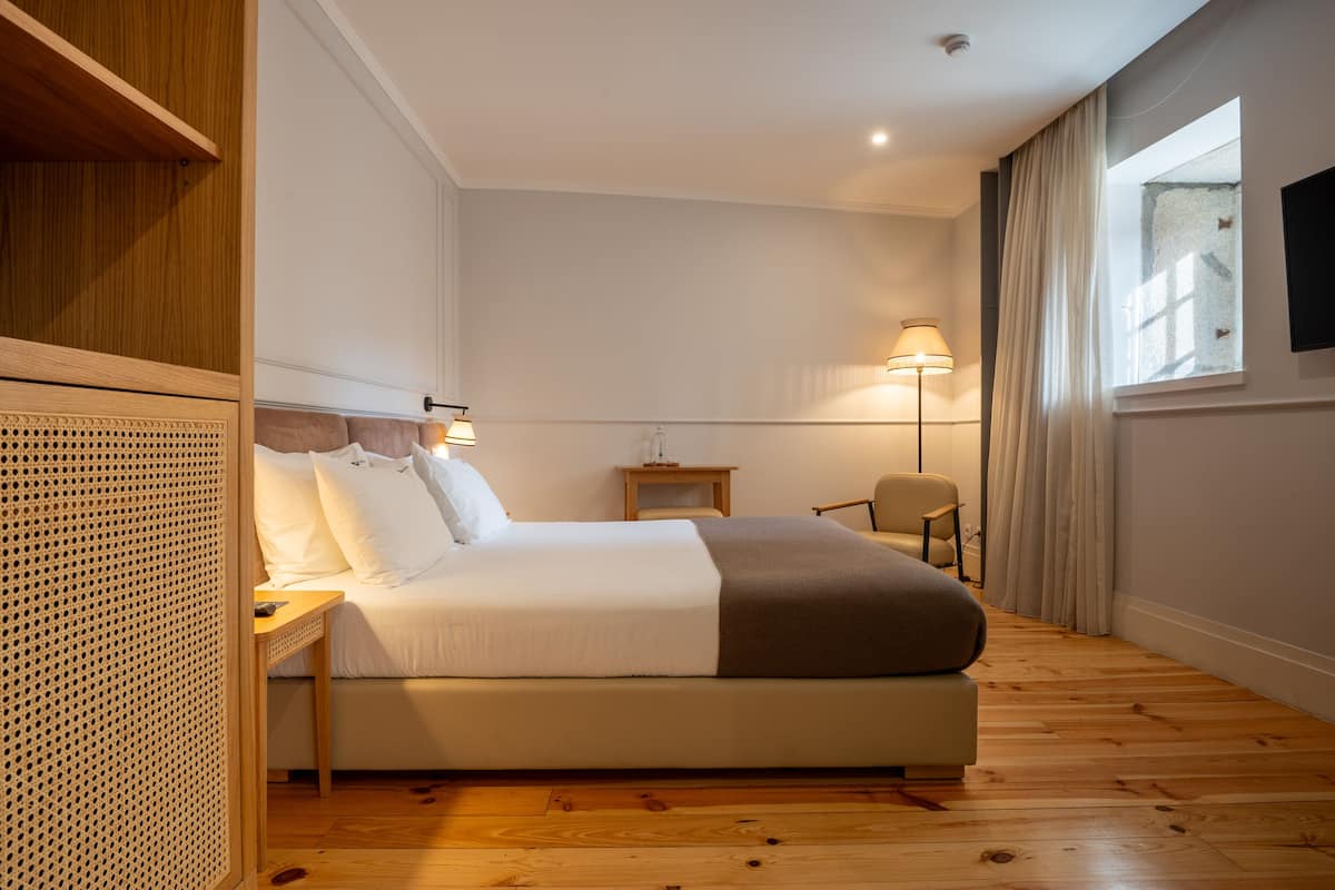 Down duvets, in-room safe, free WiFi, bed sheets