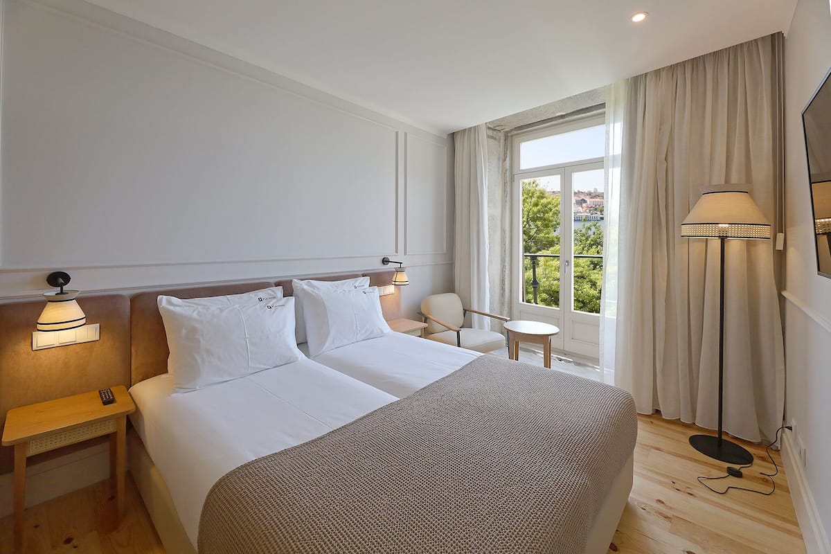 Down duvets, in-room safe, free WiFi, bed sheets