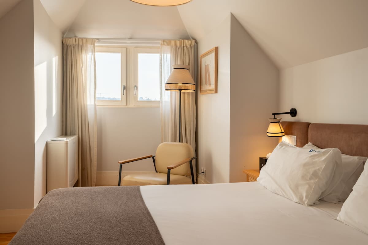 Down duvets, in-room safe, free WiFi, bed sheets