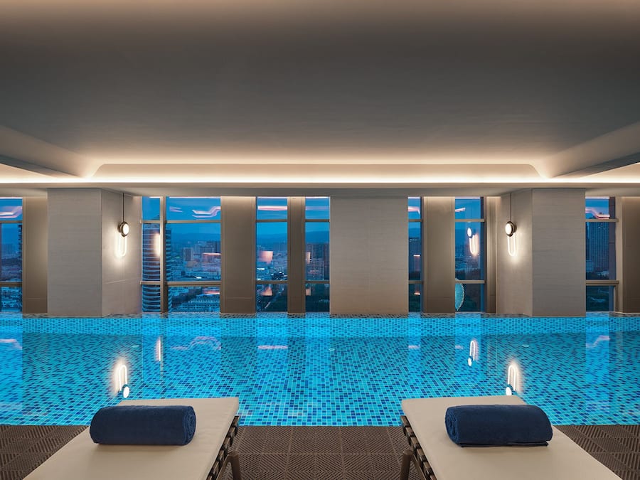 Piscine couverte, piscine extérieure