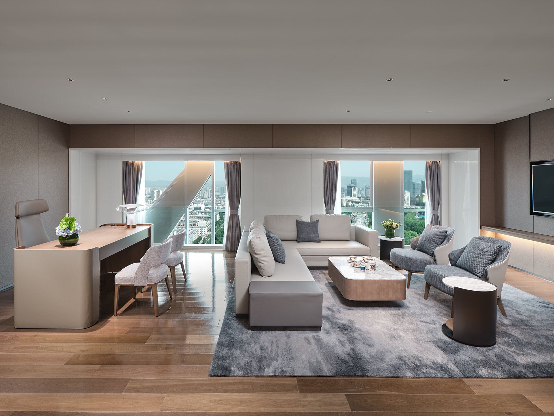 1 多间卧室、迷你吧、客房内保险箱、办公桌