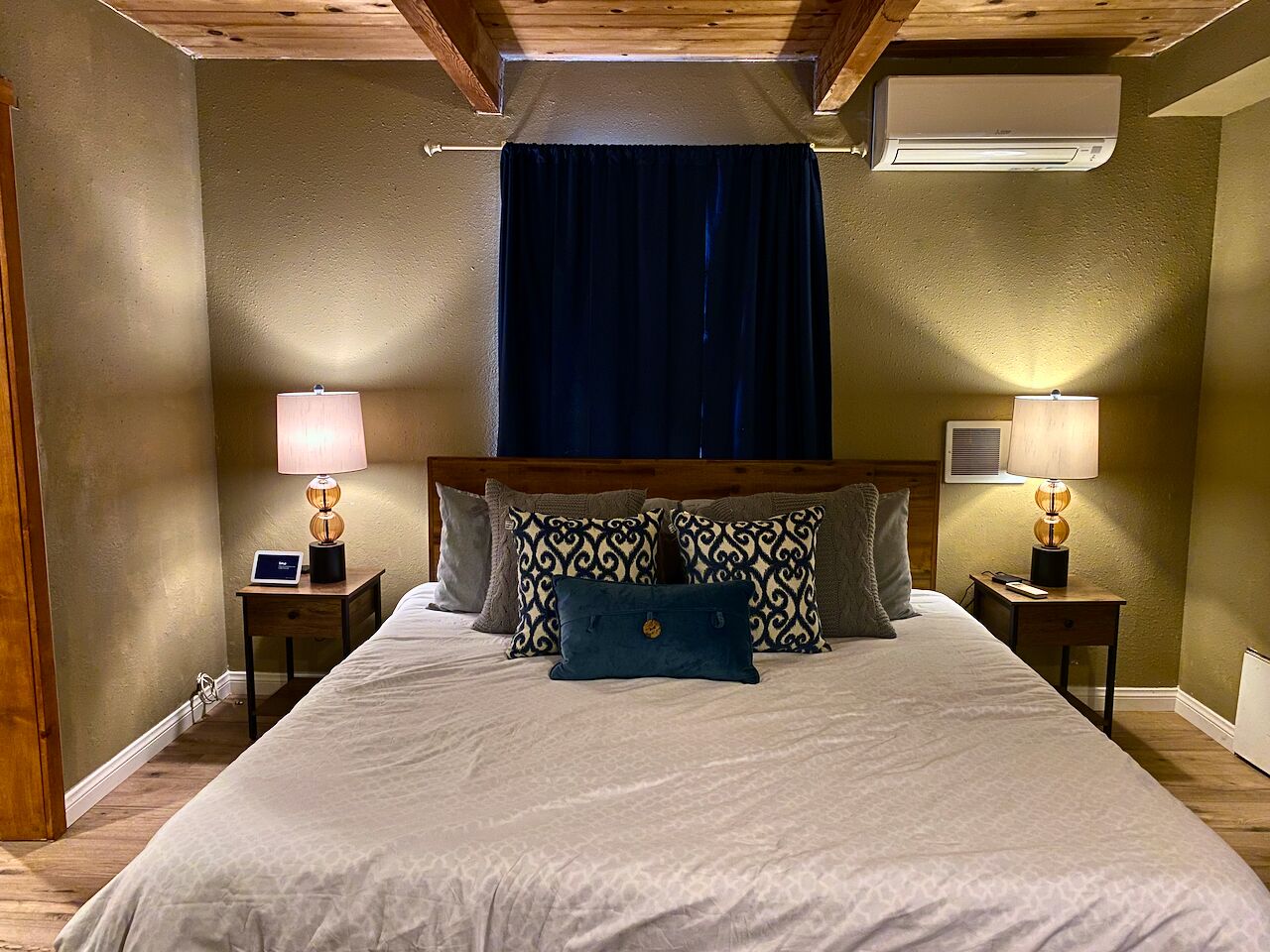 2 bedrooms, WiFi (free), bed sheets