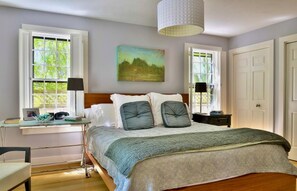 4 bedrooms, desk, iron/ironing board, travel cot - Beautiful House Minutes from Town, on Bike Path (Nantucket)