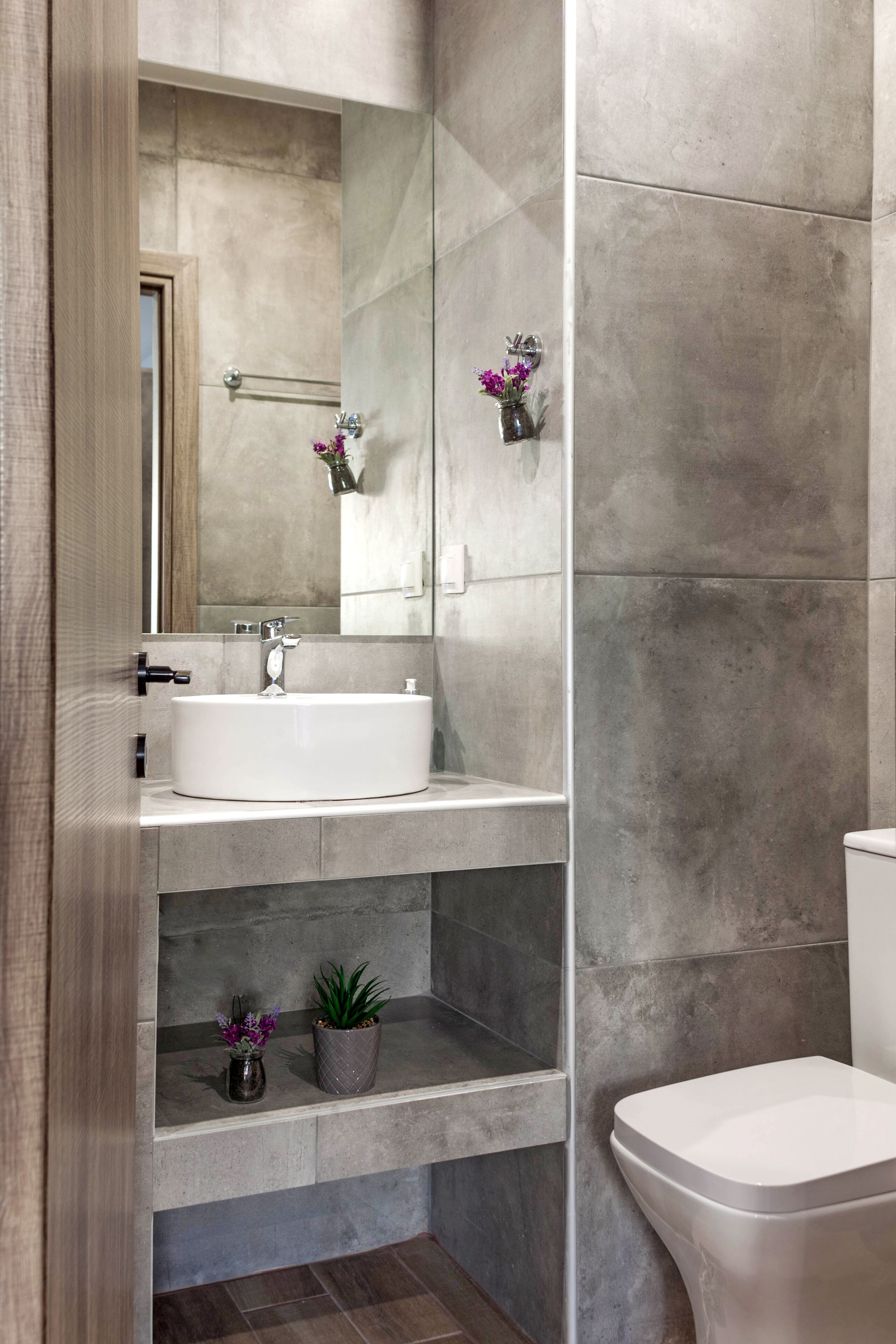 Deluxe Studio (7) | Bathroom | Shower, rainfall showerhead, free toiletries, hair dryer