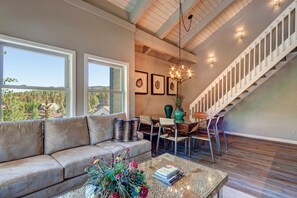 Télévision, cheminée, lecteur de DVD