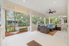 Terrace/patio - WaterColor Retreat with Sunset Tower, Bikes, and Great Layout (Santa Rosa Beach)