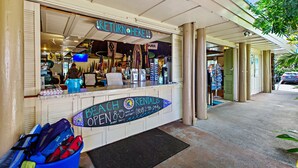 A beach rental shop with a sign indicating it's open every day. - Napili Bay beauty, a cozy oceanfront studio (Lahaina)