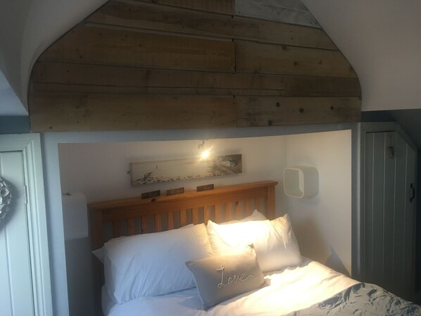 Apartment, Private Bathroom | Room amenity - Driftwood Loft (Downpatrick)