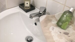 Apartment, Private Bathroom | Bathroom - Driftwood Loft (Downpatrick)