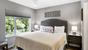 3 bedrooms, iron/ironing board, WiFi, bed sheets