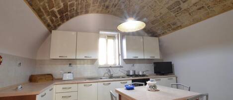 Frigorifero, microonde, forno, lavastoviglie