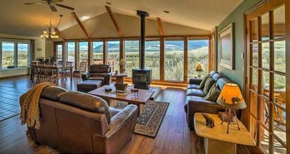 The Elk Mountain Lodge - Red Lodge Hillside Home w/ Hot Tub!