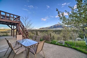 Sit on the back patio enjoying your morning coffee as the scenes absorb you