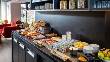 Free daily buffet breakfast
