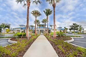 House, Multiple Bedrooms | Property grounds - Windsor Island - 7 Bedrooms w/ Pool - 4403WI 7 Home by RedAwning (Davenport)