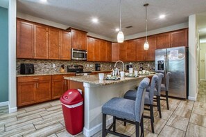 Private kitchen - Solterra - 6 Bedrooms House w/pool-7033SR 6 Home by RedAwning (Davenport)