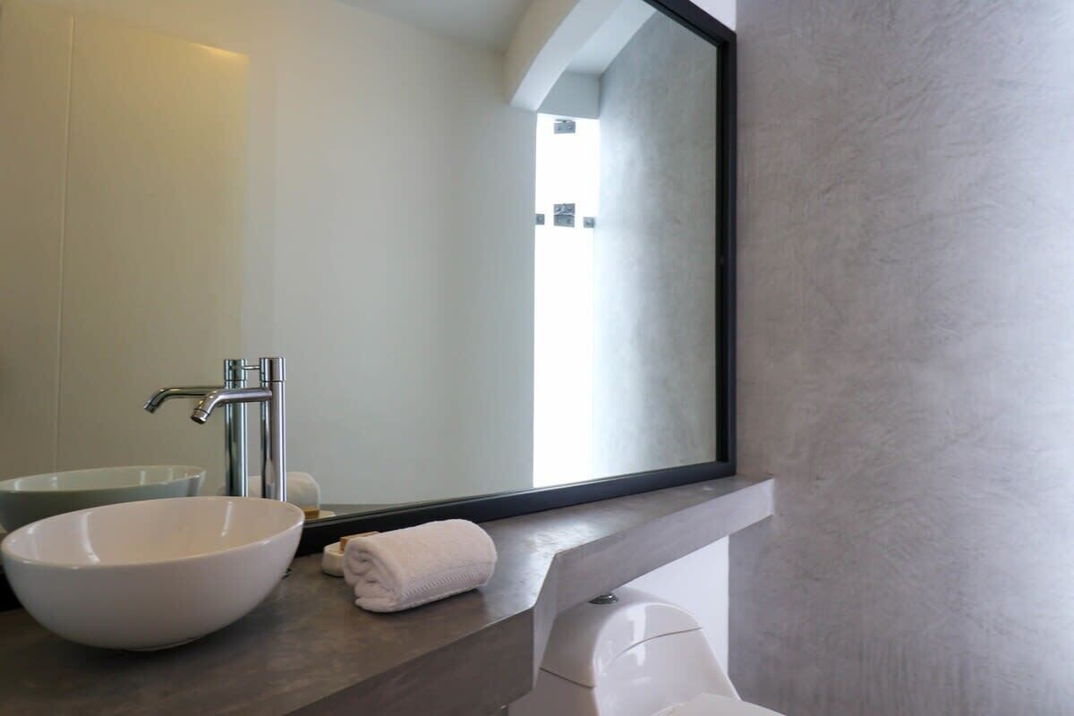 Bathtub, hair dryer, towels
