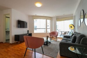 TV, stereoanlegg og kontorer