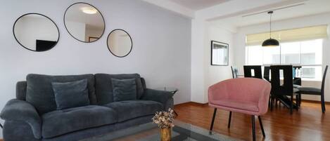 Fernseher, Stereoanlage, Arbeitsbereiche