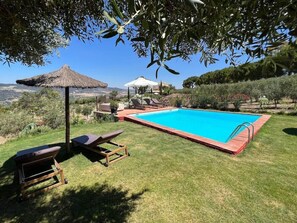 حمّام سباحة خارجي