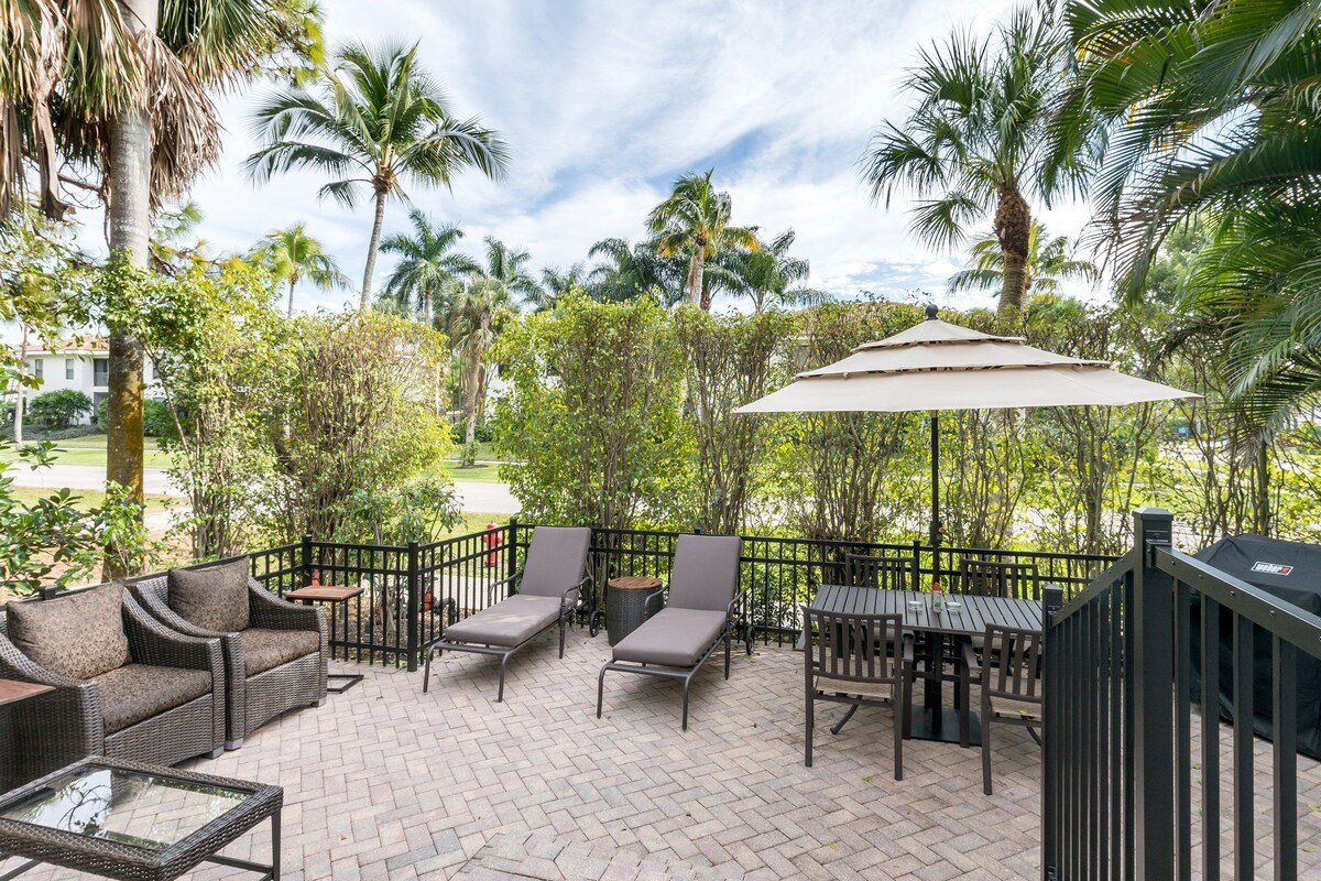 Photo 4 of Old Naples Walk to 5th Ave 4 Bedrm 5 bath home MONTHLY DISCOUNT